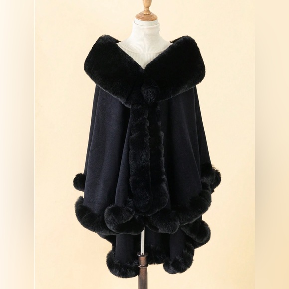 🆕 Fur Trimmed Collar Shawl Cape - Picture 2 of 8